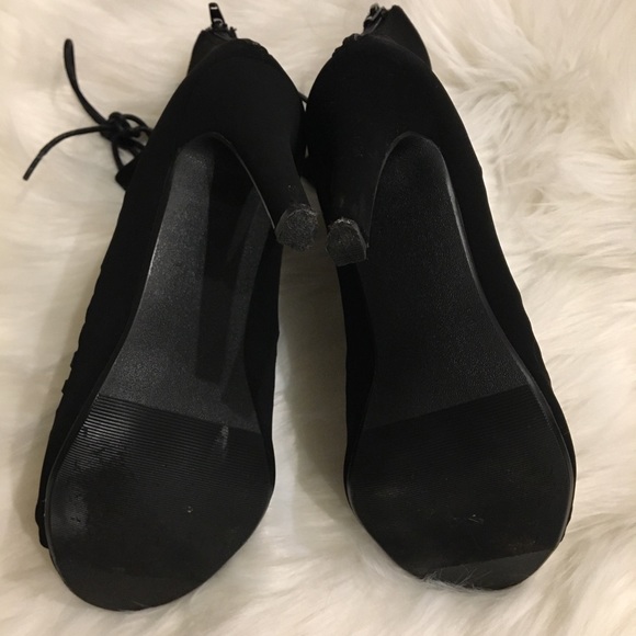 Laser cut lace-up heels - Picture 5 of 7